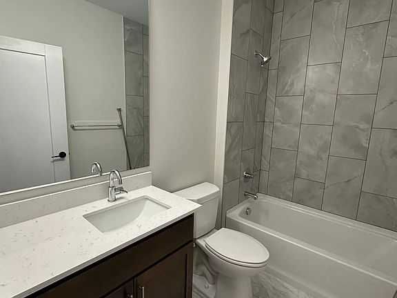 3rd image of 1531 Pleasant St Unit 302