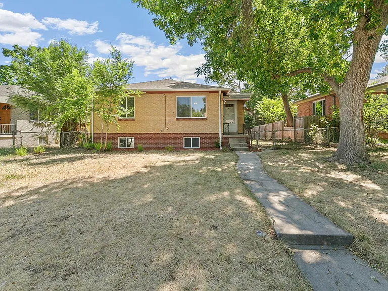 2630 S York St — Photo 2