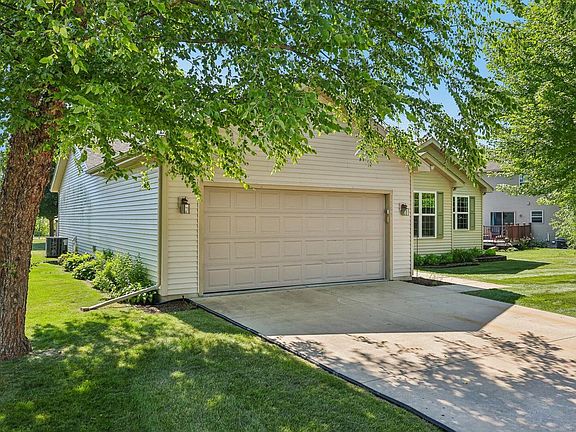 3rd image of 1109 Hickory LANE