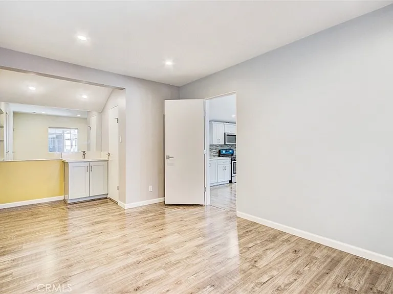 6854 Gentry Ave #ADU — Photo 10