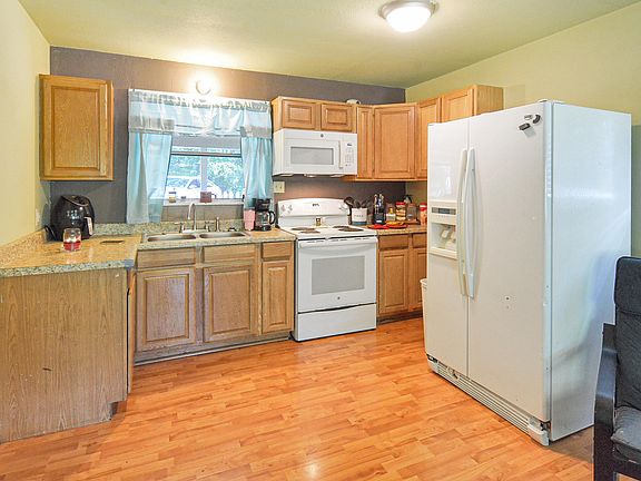 4th image of 7962 W Lakeshore Dr