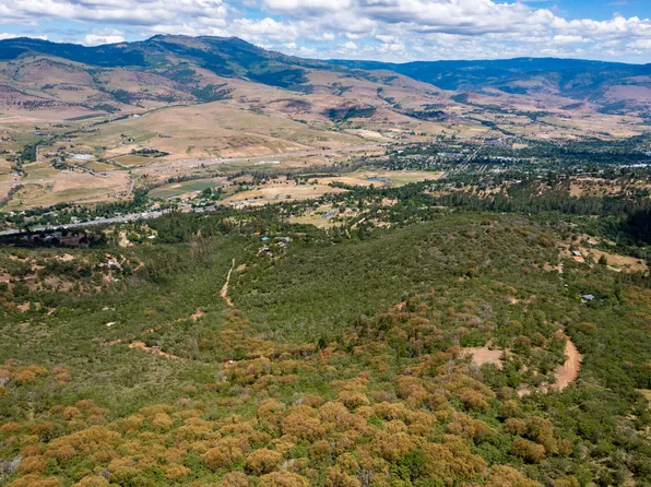 Patrick Ln, Ashland, OR 97520