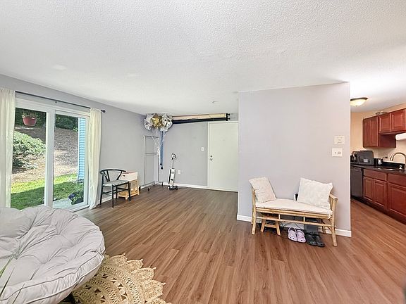 4th image of 7 Village Rock Ln APT 2