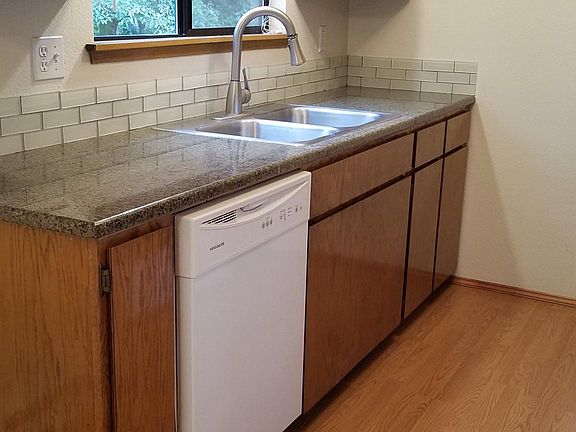 5th image of 607 107th Ave E