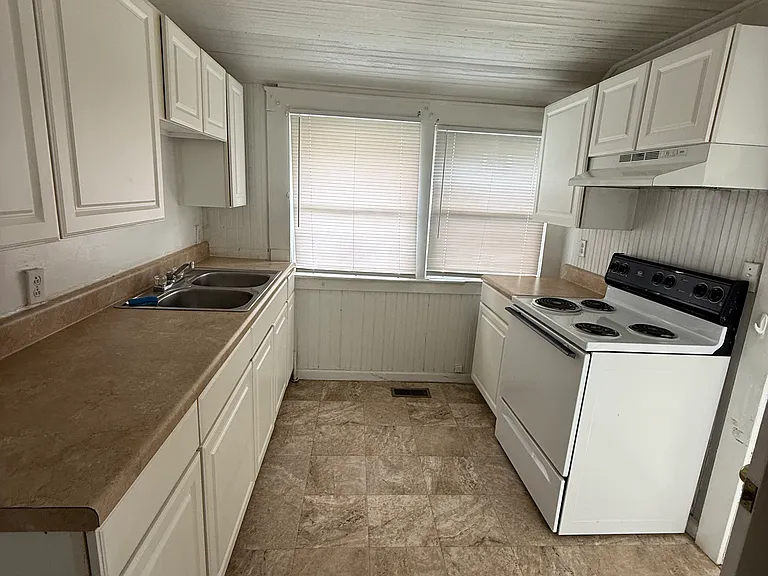 1021 Fairfax St #B — Photo 5