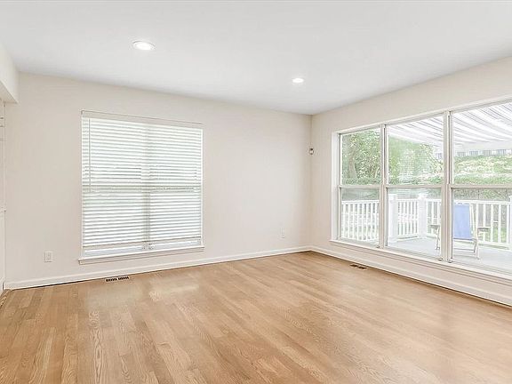 5th image of 11 Parkridge Ct