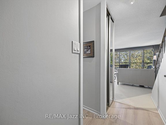 5th image of 337 Simcoe St N #405