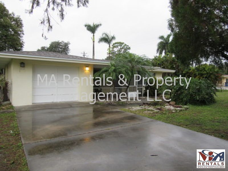 1st image of 112 Crescent Lake Dr