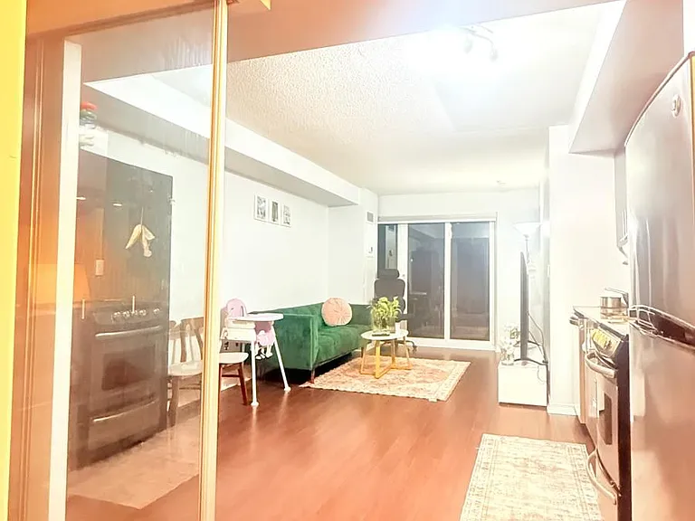 352 Front St W #906 — Photo 2