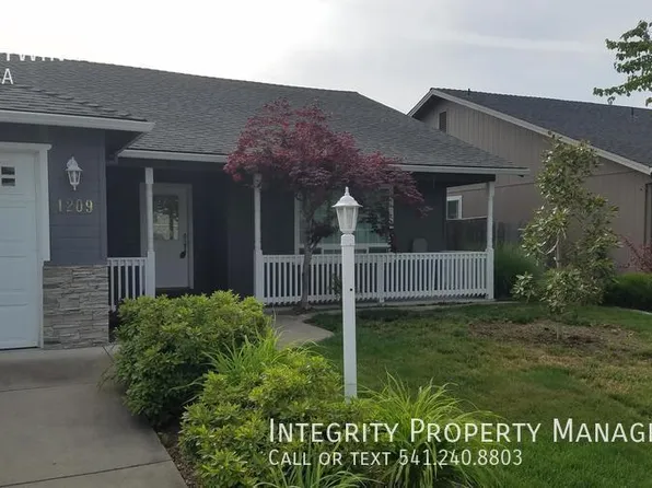 1209 Twin Rocks Dr, Central Pt, OR 97502
