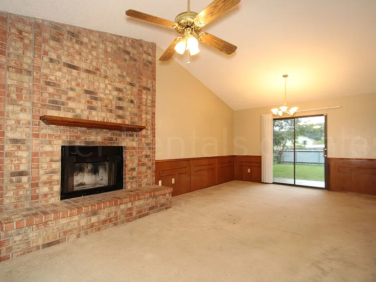 1905 Meadowbrook Dr — Photo 6