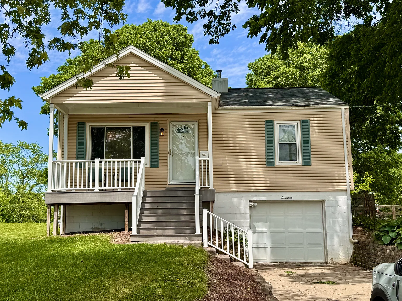 17 Bramble Ave — Photo 1