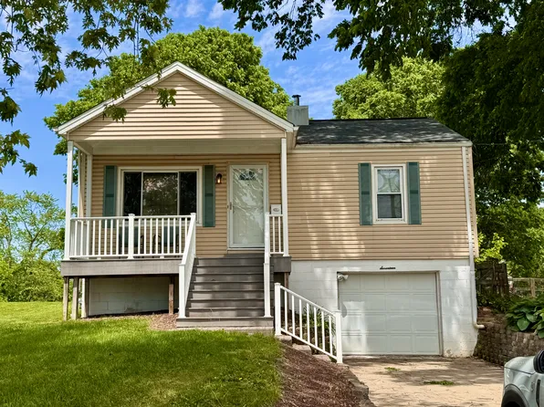 17 Bramble Ave, Highland Heights, KY 41076
