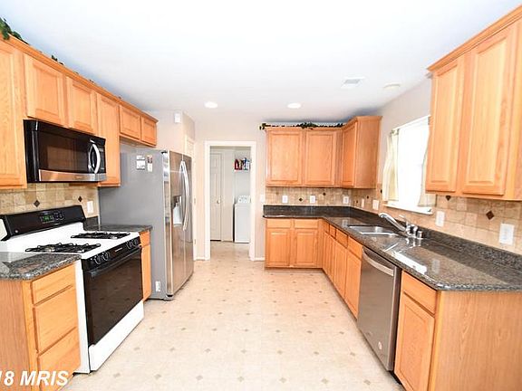 5th image of 28 Slate Dr