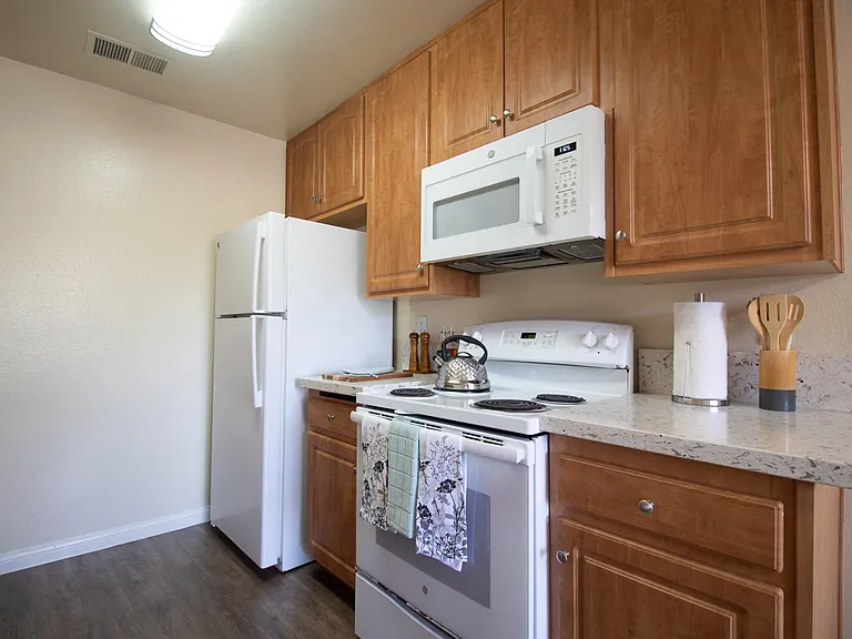 Gold Coast Apartments — Photo 60