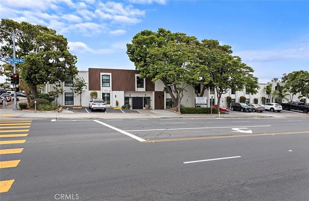6679 Linda Vista Rd — Photo 4
