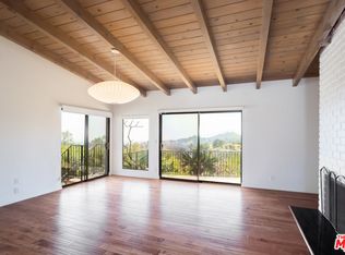 1223 N Kenter Ave, Los Angeles, CA 90049