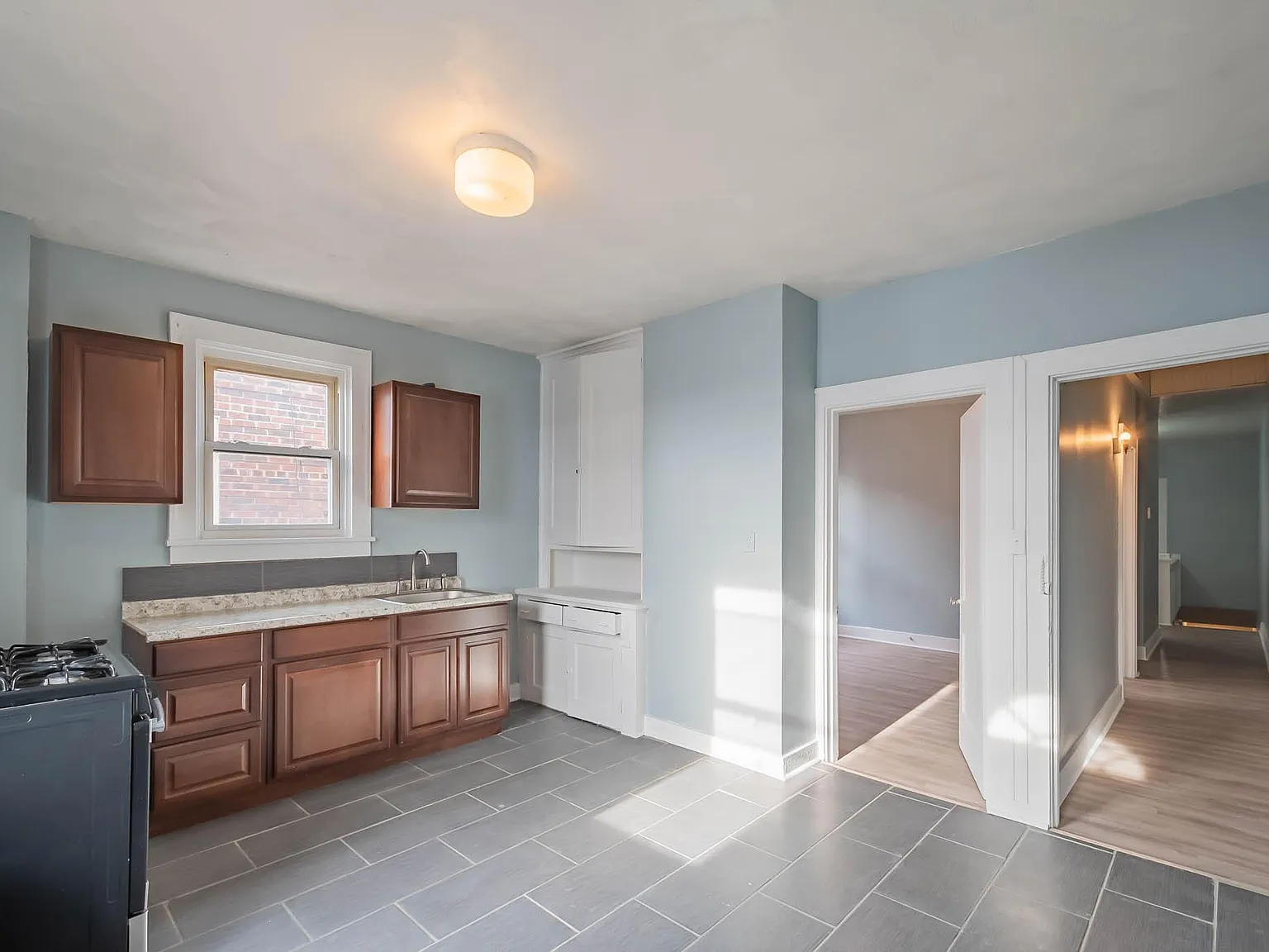 3 bed, 1250 sqft, $1,200 — Photo 3