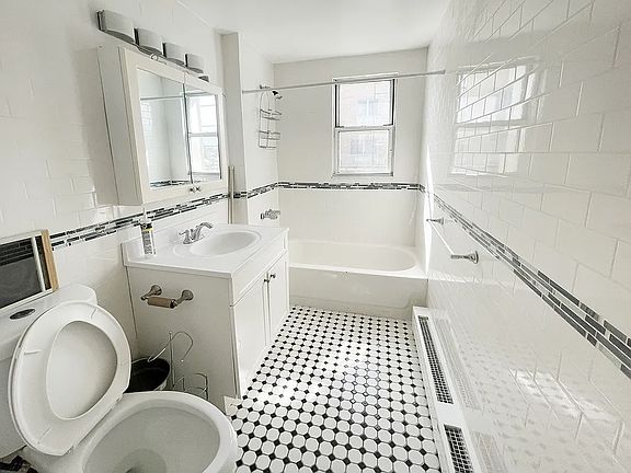 4th image of 30-28 31st St #4