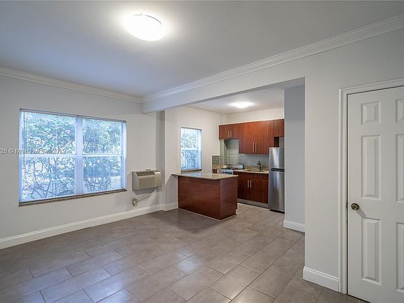5th image of 437 NE 29th St APT 104