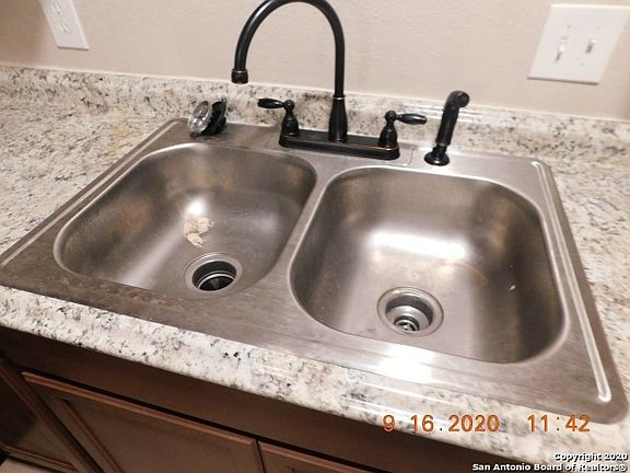 4th image of 4906 Bayhead Dr
