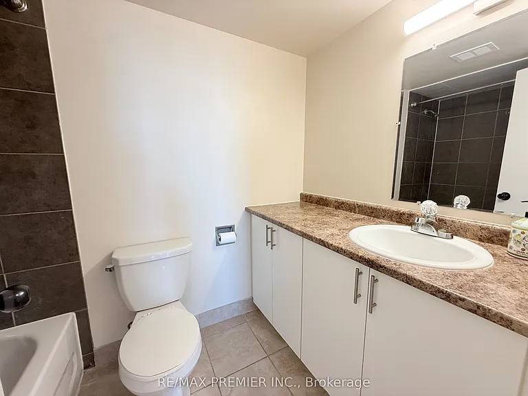 15 Kensington Rd #1011 — Photo 11