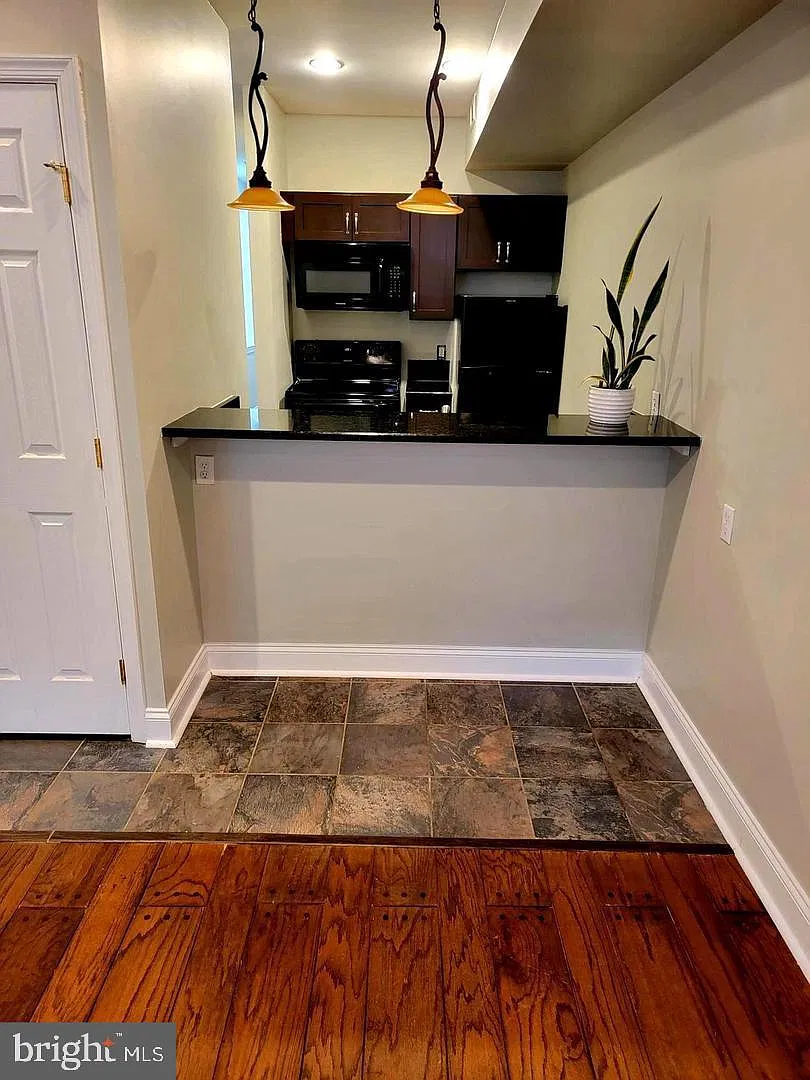 1 bed, 1.0 bath, $1,600 — Photo 4