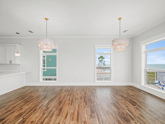 5th image of 273 Watermark Way