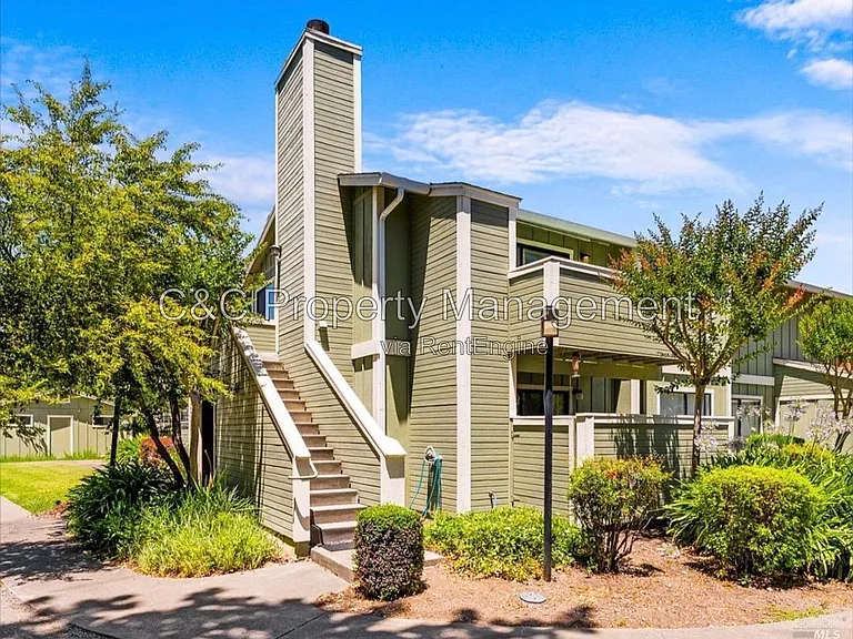192 W Agua Caliente Rd — Photo 1