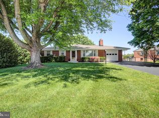 13606 Dixie Dr, Hagerstown, MD 21742