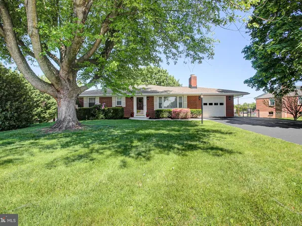 13606 Dixie Dr, Hagerstown, MD 21742