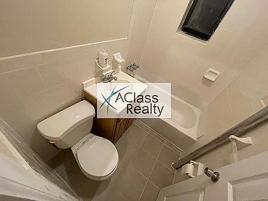 4th image of 25-26 42nd St #4C