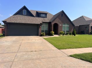 3205 W Mobile St, Broken Arrow, OK 74011