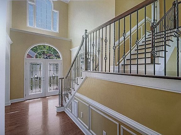 4th image of 2412 Wild Oak Ct