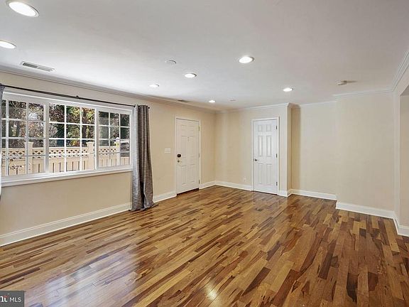 Spacious living room