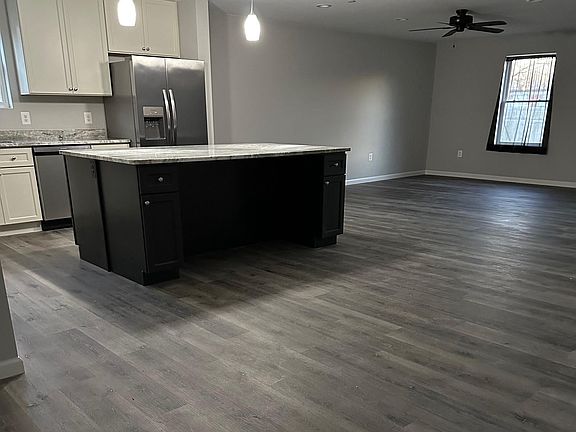 3rd image of 105 SW Main B Ave