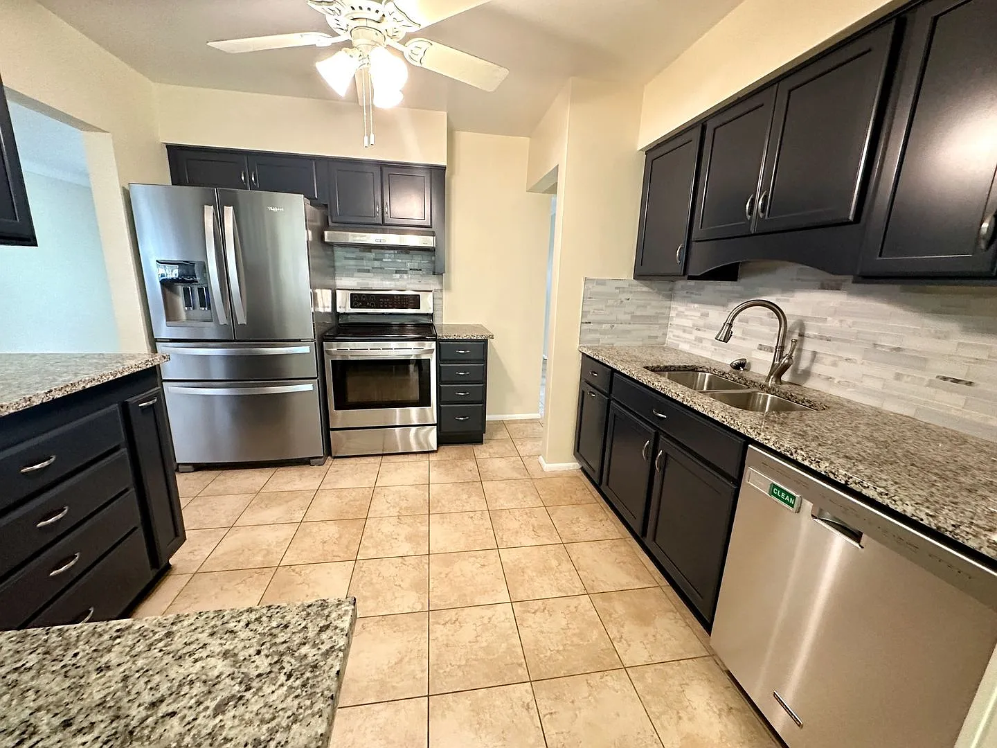 Limited-Time Offer: $500 Off Your First Month. Large Pool Home w/ Huge Yard, New Kitchen - Easy a... — Photo 3