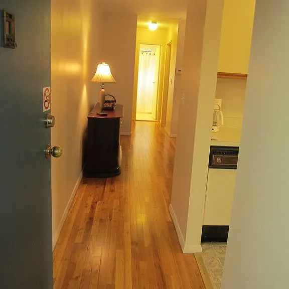 82 Regency Park Dr — Photo 1