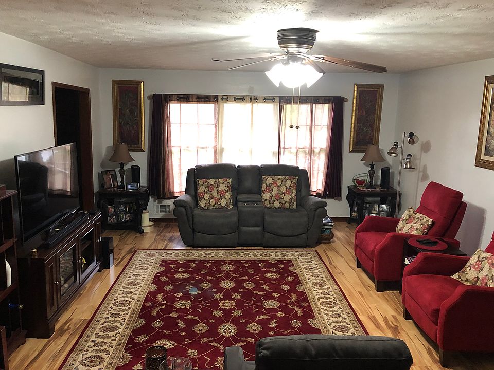 1st image of 1529 Woodcrest Dr NE