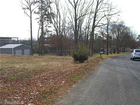 3rd image of 175 Gilda Dr
