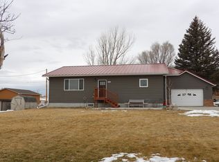 703 SW 2nd St, Mullen, NE 69152