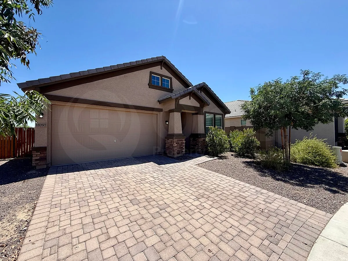 3 bed, 2.0 bath, $2,115 — Photo 3