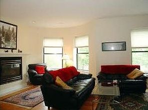 3rd image of 4636 N Malden St APT 2N