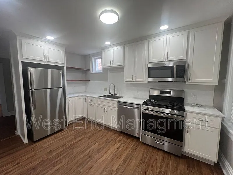 2 bed, 1.0 bath, $1,695 — Photo 2