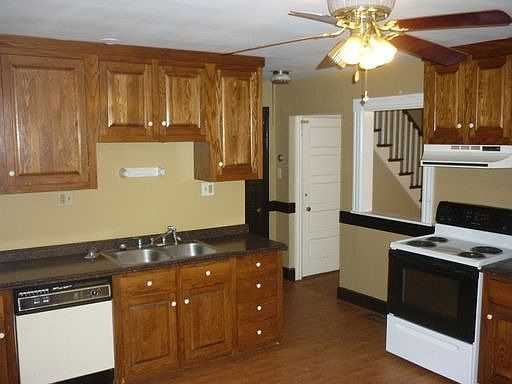4th image of 165 East St