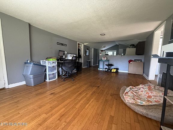3rd image of 2508 Montvale Rd