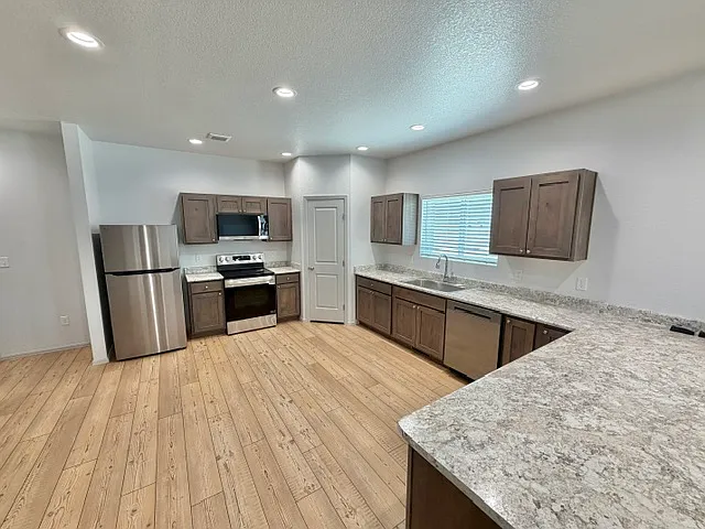 164 W Baldwyn Dr — Photo 2