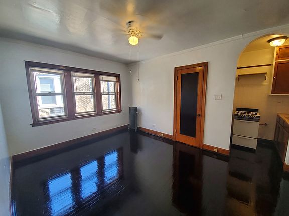 2nd image of 834 W Fullerton Ave APT 25