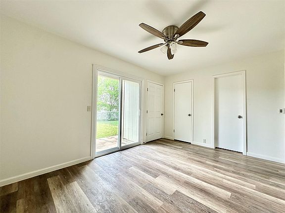 5th image of 4933 Curzon Ave
