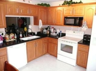 940 SW 98th Ter, Pembroke Pines, FL 33025